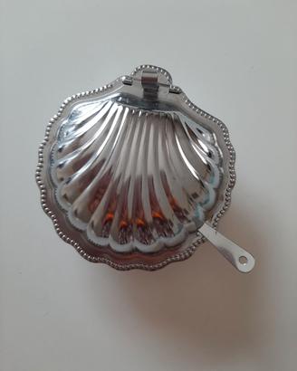 Burriera vintage a forma di conchiglia