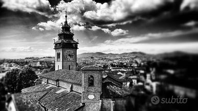 Pilota droni con documenti in regola