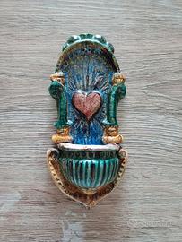 Acquasantiera in terracotta dipinta a mano