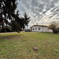 Villetta anni '70 unico piano con ampio scoperto