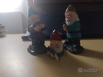 Gnomi armati da giardino 