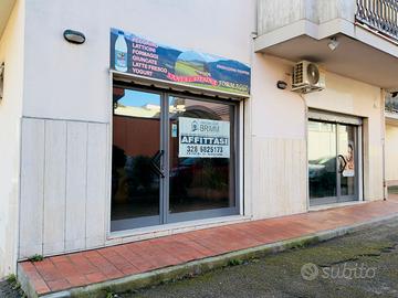 Locale fronte strada a Montesilvano centro