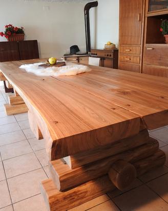 Tavolo legno rustico