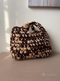 Borsa all’uncinetto bicolor beige e marrone