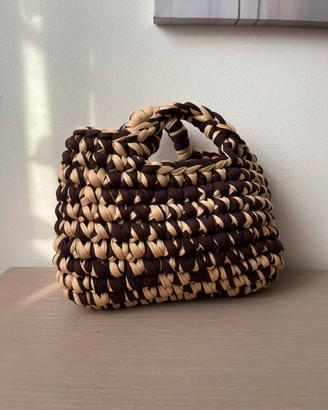 Borsa all’uncinetto bicolor beige e marrone