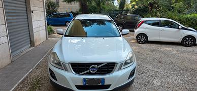 Volvo XC60 2.4 d5 Momentum AWD 205cv automatica