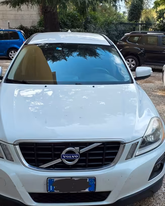 Volvo XC60 2.4 d5 Momentum AWD 205cv automatica