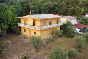 Casa villetta due piani con terreno agricolo