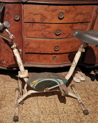 Cyclette con manubrio oscillante