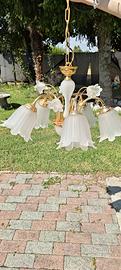lampadario vintage dorato con vetri a fiore 