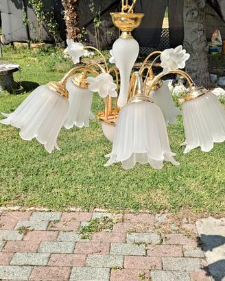 lampadario vintage dorato con vetri a fiore 