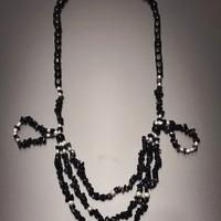Collana in Pietre Nere e Perle Bianche