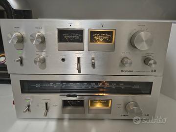 Amplificatore e sintonizzatore Pioneer.