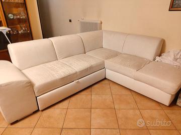 divano angolare con penisola e allungamento