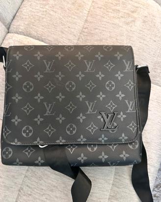 Borsello LV nero nuovo mai utilizzato