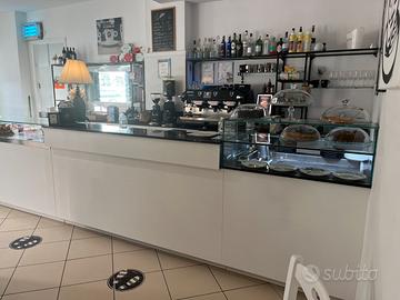 Bancone bar 6 metri legno e piano okite nero