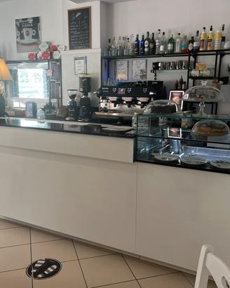Bancone bar 6 metri legno e piano okite nero