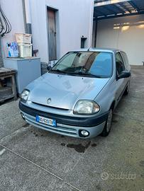 Renault clio 1.4 benzina Neopatentati