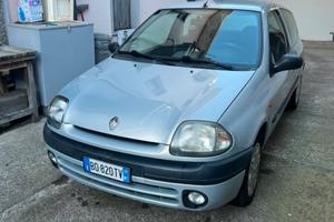 Renault clio 1.4 benzina Neopatentati