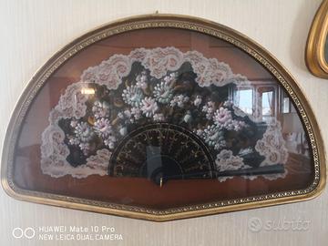 Ventagli decorativi antichi in teca