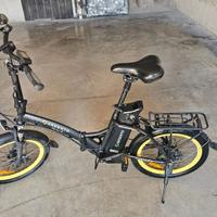 Bicicletta elettrica argento piuma + come nuova