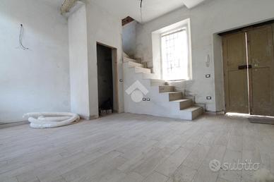 CASA INDIPENDENTE A CASALBUTTANO ED UNITI