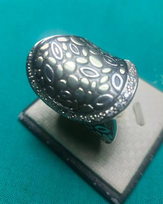 Anello tibetano argento rodiato.