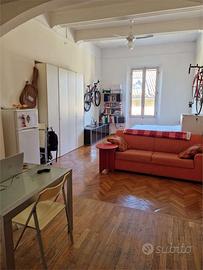 V004020 BOLOGNA CENTRO - VIA PETRONI