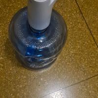 contenitore acqua con rubinetto elettrico