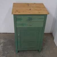 Armadietto in legno di abete colorato verde