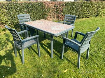 Completo Tavolo e 4 sedie per Giardino