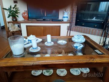 Tavolino legno antico con vetrinette