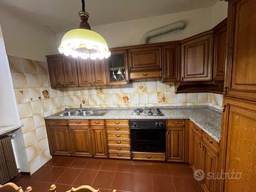 cucina in legno base in granito
