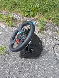 Volante e pedaliera Logitech
