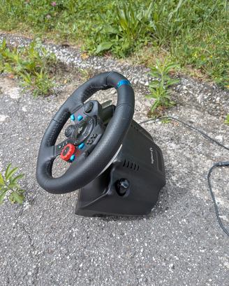 Volante e pedaliera Logitech