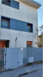 Immobile in asta di 251 m² con 5 locali e box auto
