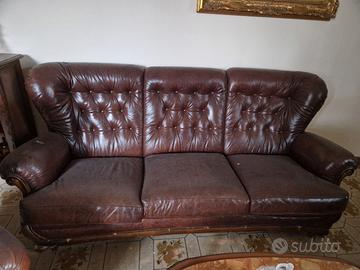 divano in pelle stile inglese