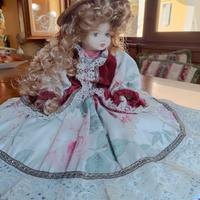 bambola porcellana media grandezza