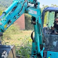 Lavoro con escavatore Castelli Romani