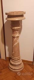 Colonna portavaso in marmo venato