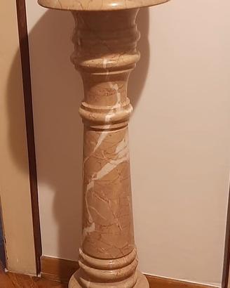 Colonna portavaso in marmo venato