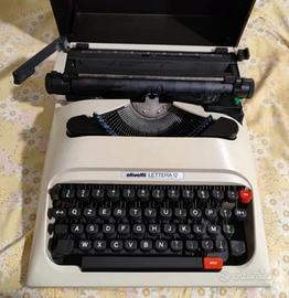Macchina da scrivere Olivetti