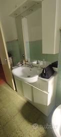 Mobile bagno con lavabo e specchio – buono stato