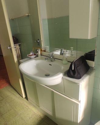 Mobile bagno con lavabo e specchio – buono stato