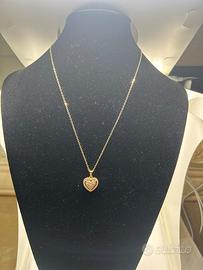 Collana Donna con ciondolo a forma di cuore .