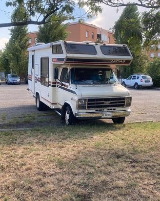 Camper mansardato americano