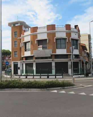 Intero immobile commerciale - rimini