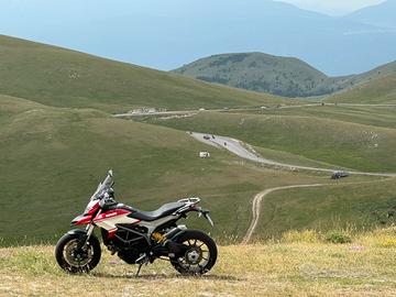 Ducati hyperstrada 821