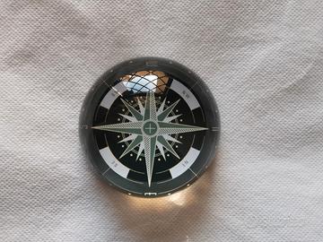 Fermacarte Kikkerland Design la Rosa dei Venti