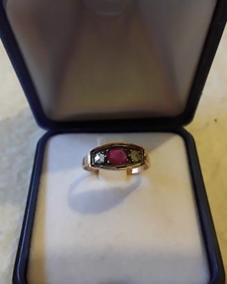 Anello antico (800) in oro giallo con rubino
